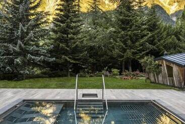 فندق Qc Termemontebianco