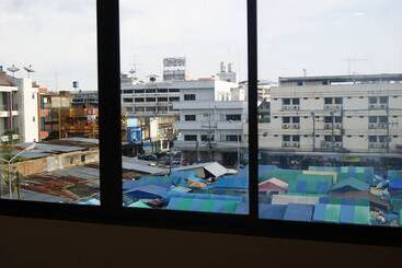 호텔 The City House