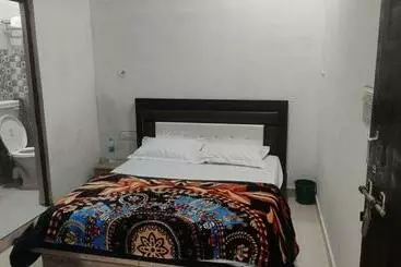 Hotel Oyo Metro Oasis