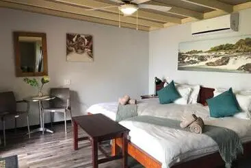 هتل White Sands Lodge
