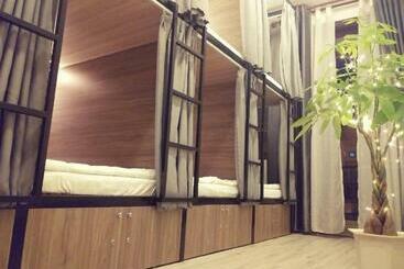 هاستل Adora Dorm Bed With Balcony In The Center
