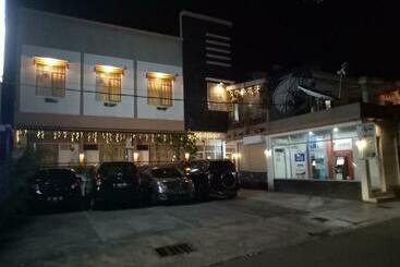 פנסיון My Place Guest House Manado
