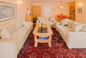 پانسیون Saare Manor Guesthouse