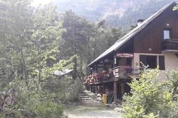 ユースホステル Les Pinées