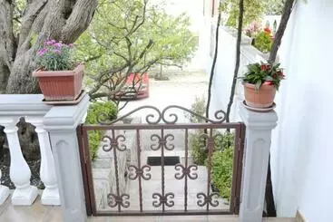 پانسیون Apartments Irena