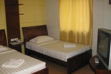 هتل One Lourdes Dormitel