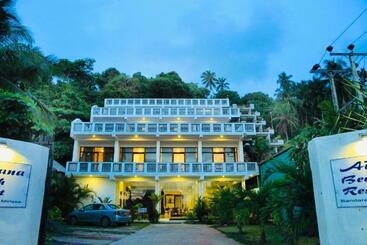 Pensionat Adana Beach Resort