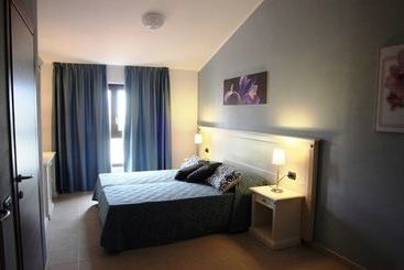 Отель La Maison Rouge Resort