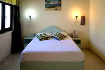 Hotel Reggie S Guesthouse