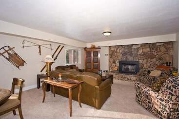 Жильё для туристов 2853 Springwood Dr