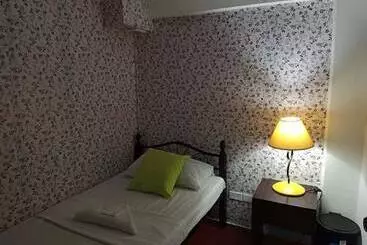 Airport Travelodge Manila   Hostel