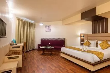 هتل Poppys Pleasant Stay