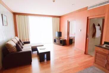 酒店 Uniland Golf & Resort