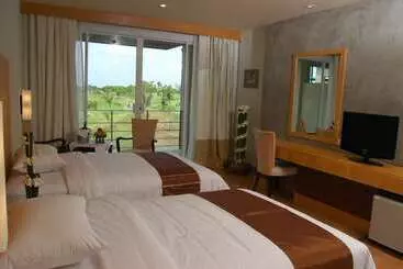 酒店 Uniland Golf & Resort