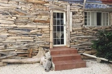 تختخواب و صبحانه Driftwood Gardens