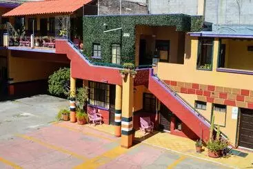 בית מלון כפרי Colonial