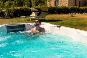 هتل Tenuta Borgo Santa Cecilia