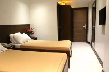 Отель West Makati