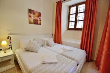 דירות לתיירים Katrina House