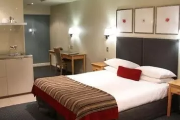 آپارتمان Bentleys Motor Inn