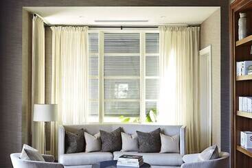 ホテル The Island House