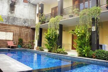 Hotel Waringin Home Stay