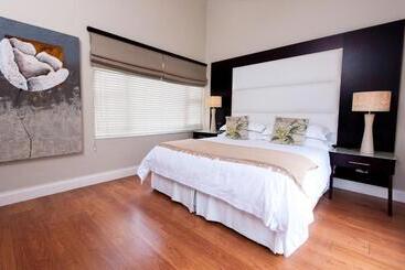 פנסיון Forest Manor Boutique Guesthouse