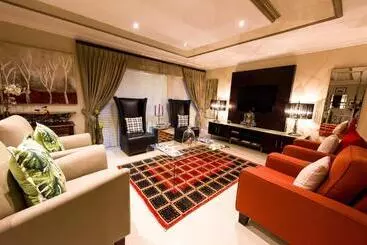 פנסיון Forest Manor Boutique Guesthouse