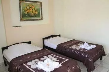 Hotelli Ray Beach Inn