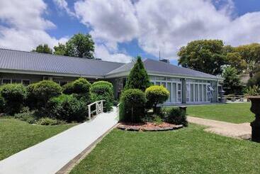 Пансион Nauntons Guest House