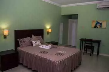 استراحتگاه Donway, A Jamaican Style Village