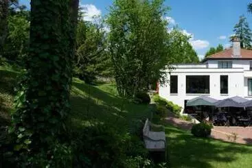 تختخواب و صبحانه Le Clos Jeannon