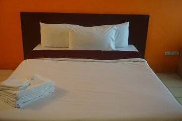 בית מלון כפרי Bangkok Travel Suites