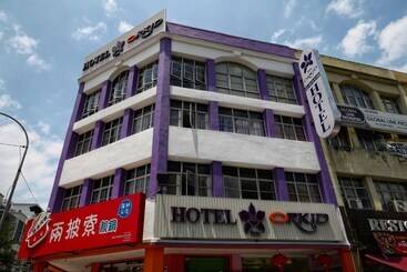 Отель Orkid Inn Puchong