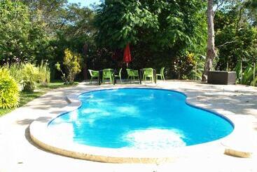 تختخواب و صبحانه Lodge Margouillat