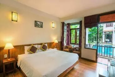 هتل Riverside Oasis Villa