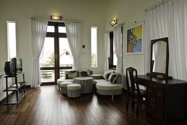 Van Lan Riviera Villas