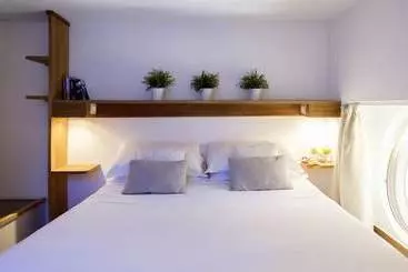 ツーリストアパートメント Agora Apartments