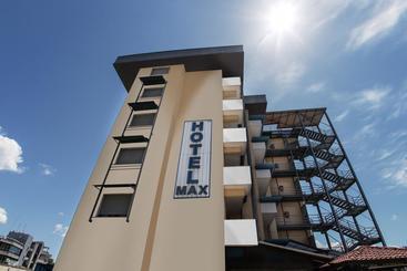 Отель Max