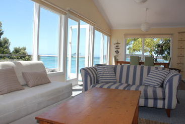 一軒屋 The Shackeau