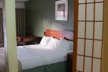 Мотель Cocomo Inn And Suites