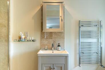 膳宿费 Slades Farm