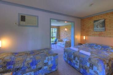 בית מלון כפרי Jacaranda Motor Lodge