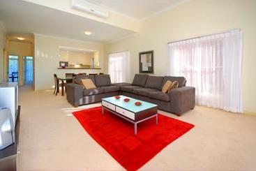 בית מלון כפרי Magnolia Lane Apartments