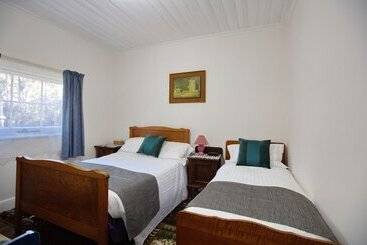 בית מלון כפרי Rosedale Cottages