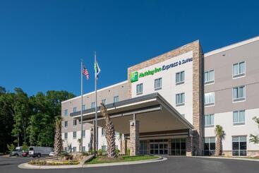 هتل Holiday Inn Express & Suites   Charlotte Airport, An Ihg