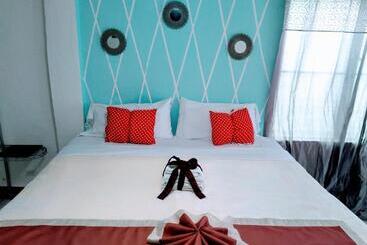 ペンション The Red Hut Inn