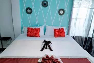 بنسيون The Red Hut Inn