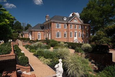 فندق Albemarle Estate At Trump Winery