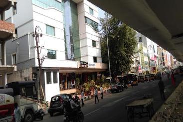 هتل Oyo Premium Station Road Visakhapatnam